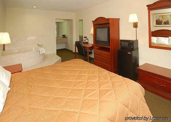 Econo Lodge Inn & Suites Галфпорт Номер фото